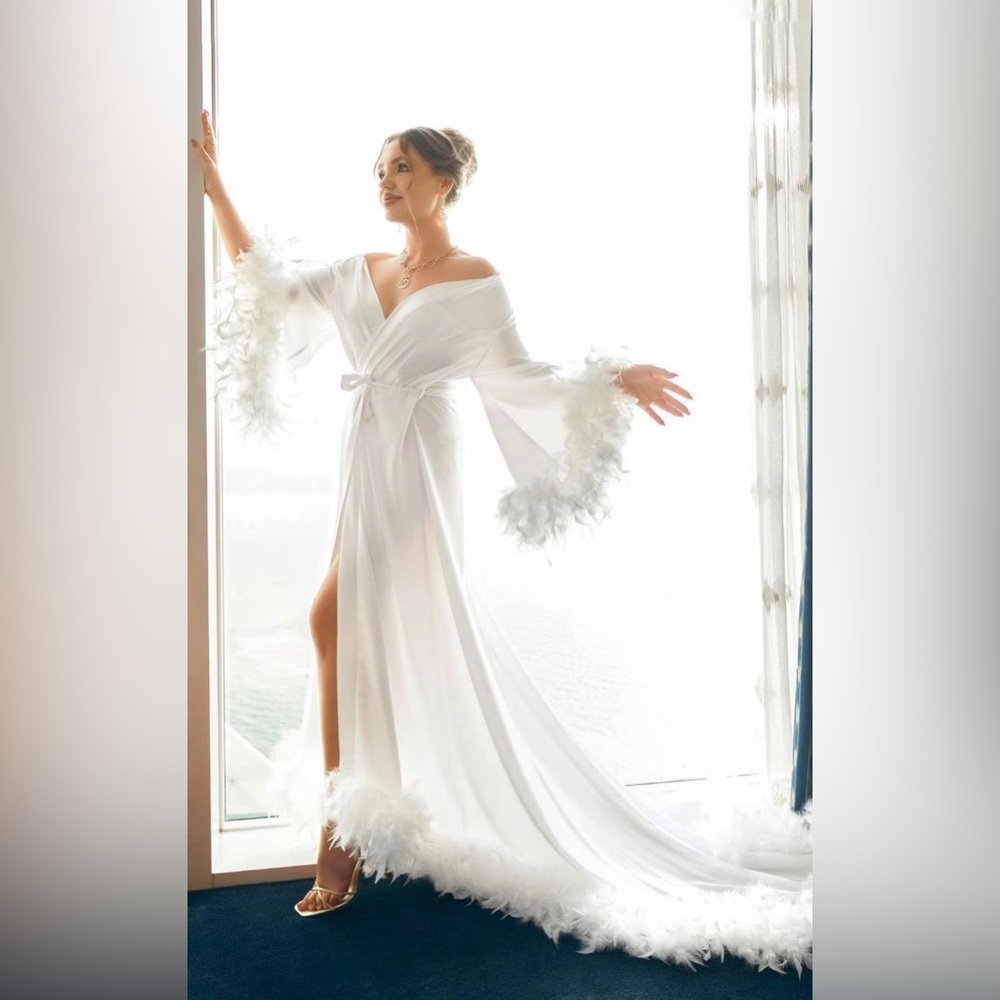Long feather bridal robe